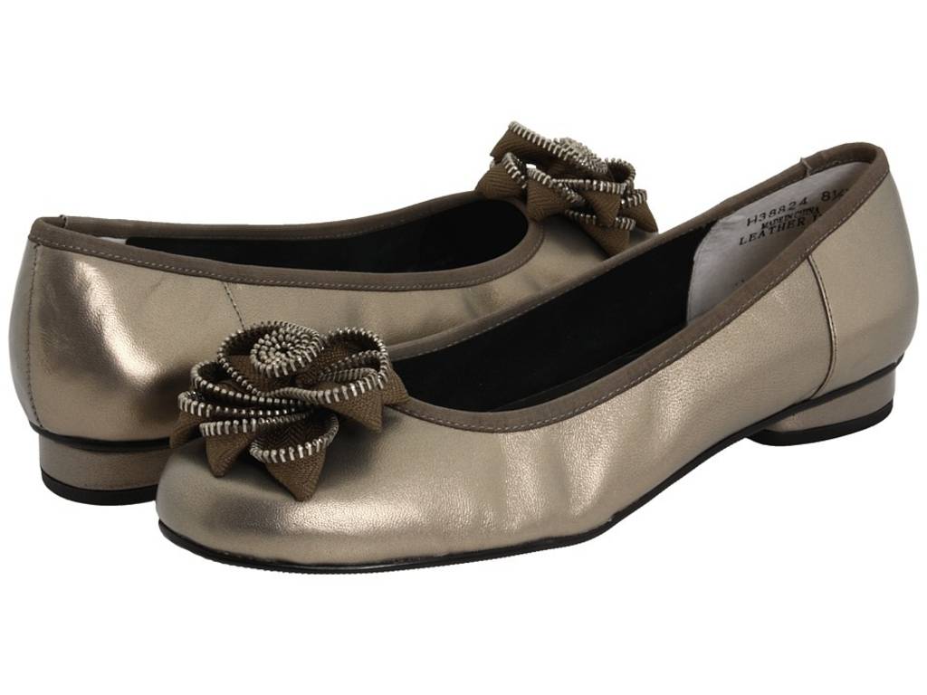 ... Flat Shoes! WW  D Width Dress Flats WW  Ros Hommerson Miracle Pewter